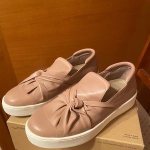Sporty loafers on a soft platform